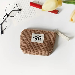 Elegante Borsa Cosmetica in Tessuto Waffle Realizzata in Puro Cotone Ecologico e Mini Borsa Portatile per Oggetti Vari, Regalo per Donne - Product Image 6