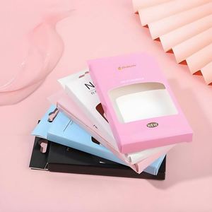 Boîte d'emballage personnalisée pour extensions de cheveux, longue et rectangulaire, noire, avec fenêtre transparente en PVC, doublure en éponge portable, laminage mat - Product Image 1