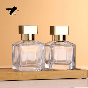 Flaconi di Profumo in Vetro Trasparente da 70ml, Forma Quadrata Unica, Tappo Dorato, Capacità 100ml, Serigrafia, Erogatore a Pompa - Product Image 4