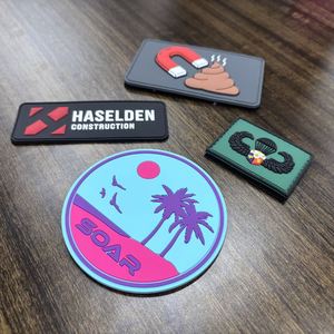 Fabricant de patchs en caoutchouc 3D, badges en silicone et PVC gaufrés, personnalisables avec logo, pour sacs à dos souples, chapeaux et couture, avec fermeture auto-agrippante - Product Image 1