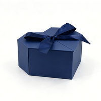 Boîtes cadeaux rigides de luxe bleu marine 100 % recyclables, personnalisées, avec pelliculage mat, gaufrage et revêtement UV pour bonbons romantiques à la rose