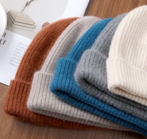 Bonnets de 60 couleurs avec logo personnalisé <span class=keywords><strong>en</strong></span> acrylique et <span class=keywords><strong>laine</strong></span> Chapeau d'hiver pour l'extérieur <span class=keywords><strong>Bonnet</strong></span> tricoté pour femmes - Product Image 6