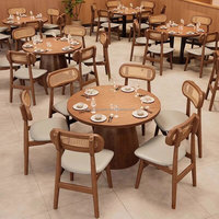 Meubles sur mesure pour restaurant, ensemble de table ronde et de chaises, table en bois sur piétement, chaises en rotin