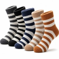 Chaussettes d'hiver épaisses mi-mollet en polaire corail rayées décontractées pour hommes grandes tailles, idéales pour la maison et garder les pieds au chaud