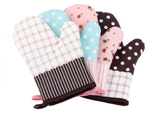 Porte-casseroles à isolation thermique OEM 100% coton Impression numérique Ensemble <span class=keywords><strong>de</strong></span> mitaines <span class=keywords><strong>de</strong></span> four <span class=keywords><strong>de</strong></span> Noël occidental <span class=keywords><strong>Gants</strong></span> <span class=keywords><strong>de</strong></span> cuisine - Product Image 2