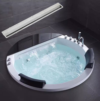 Robinet cascade monobloc installé discrètement dans la baignoire