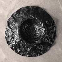Nouvelle vaisselle pour hôtel, assiette en porcelaine noire durable, assiette moderne à grain de pierre pour restaurant, plat en céramique noir de 9 pouces pour soupe et pâtes