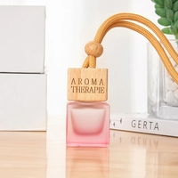 Bouteille de parfum de voiture suspendue colorée givrée avec bouchon en bois Vente en gros de luxe 5ml 8ml 10ml diffuseur d'arômes de voiture cube désodorisant