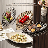 Assiette en plastique de luxe créative en forme de feuille avec motif rayé transparent, grande capacité pour fruits et collations, idéale pour la maison et les fêtes
