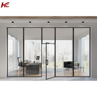 Porte battante en verre au design moderne avec matériau en alliage d'aluminium coupe-vent pour décoration intérieure d'hôtel
