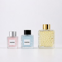 Bouteille diffuseur en verre carrée texturée effet marteau 50ml 90ml 200ml avec bouchon personnalisé et bâtonnets diffuseurs pour aromathérapie – Approvisionnement direct usine