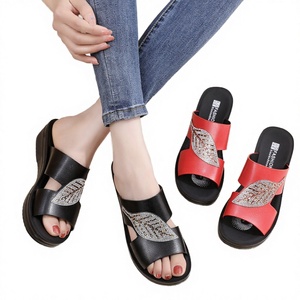 <b>Summer</b> New Women's Leather Open Toe Printed Platform Mom Sandals Soft-Soled Outer Wear for Middle-Aged Elderly - Product Image 2