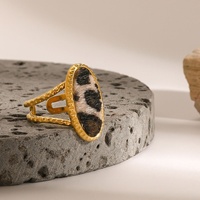 Bague ovale réglable en acier inoxydable plaqué or PVD 18K avec effet crin de cheval motif léopard et texture corde
