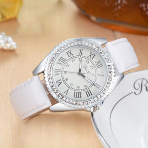 Nuevo reloj de mujer con estilo, conjunto de diamantes, correa de cuero, reloj de cuarzo, reloj de pulsera con números romanos para mujer - Product Image 1