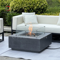Brasero carré d'extérieur, table à feu en béton robuste et portable pour le camping
