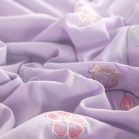 Offre Spéciale Déstockage – Parure de Lit Quatre Pièces en Coton Lavé Brodé Doux pour la Peau – Draps et Couvre-lit Couleur Unie 200TC pour la Maison