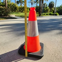 Cône de signalisation routière flexible en PVC rouge de 450 mm avec bande réfléchissante prismatique ENGINEER, base en caoutchouc, OEM ODM, cône de circulation routière