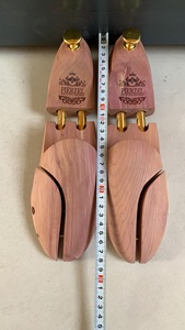 Allargascarpe Regolabile con Molla e Sagomatore <span class=keywords><strong>per</strong></span> <span class=keywords><strong>Scarpe</strong></span> in Legno di Cedro <span class=keywords><strong>per</strong></span> Uomo e Donna - Product Image 2