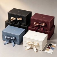 Boîte cadeau de luxe en papier rigide noir mat à double couche avec fermeture magnétique, matériaux recyclés, logo personnalisé, ligne dorée, ruban satiné et nœud