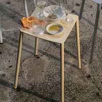 Chaise de bar haute en métal de style nordique Table d'extérieur et banc de salle à manger pour les magasins de lait de thé de café dans les cours et les terrasses