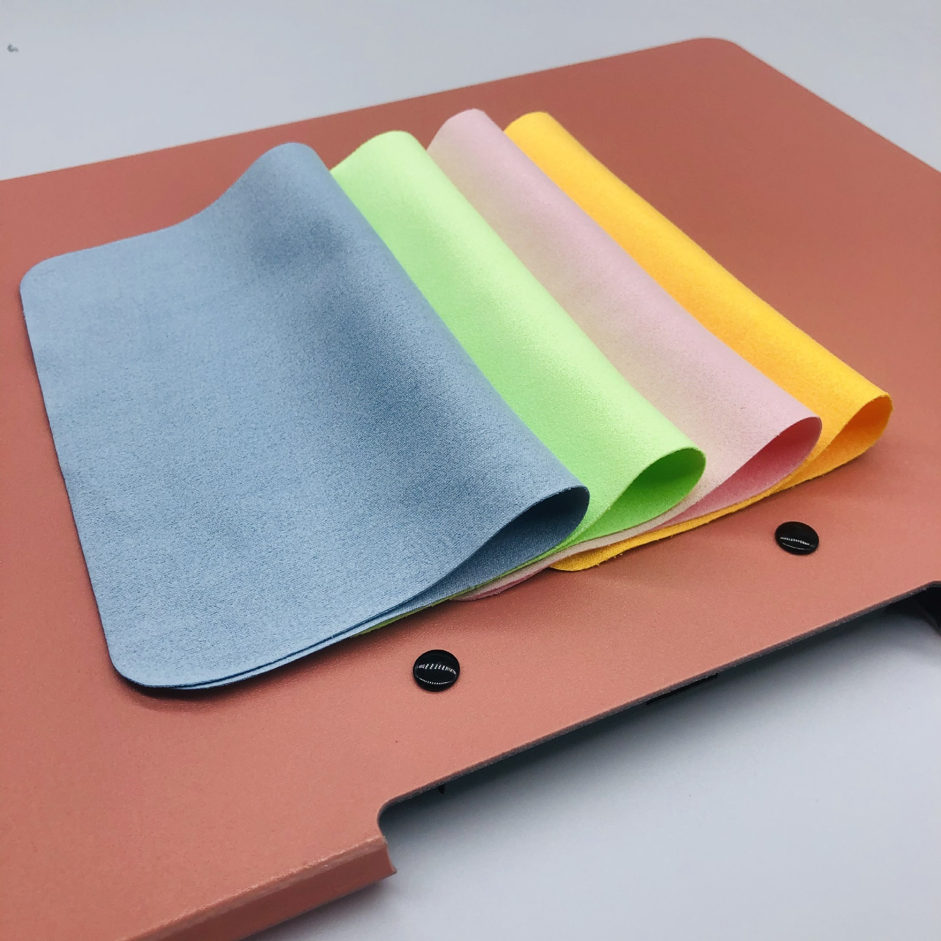 Tissu suédine en quatre couleurs, 1 boîte (100 feuilles)