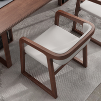 Chaise de salle à manger/restaurant de luxe moderne en bois massif, coton et lin/peau synthétique avec accoudoirs, idéale pour salle de bain - Vente en gros