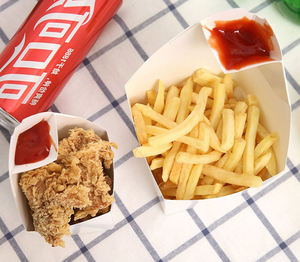 Tasse à frites triangulaire écologique personnalisable et boîte en forme de cône faite pour le restaurant à emporter - Product Image 2