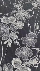 Tissu en dentelle blanche élégante à <span class=keywords><strong>gros</strong></span> motifs floraux perlés pour robe <span class=keywords><strong>de</strong></span> mariée - Product Image 4