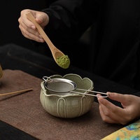 Ensemble complet de 8 pièces Lotus Matcha : Kit de préparation du thé en céramique de style Dynastie Song, comprenant bol à thé, fouet Chasen, support et tamis à poudre