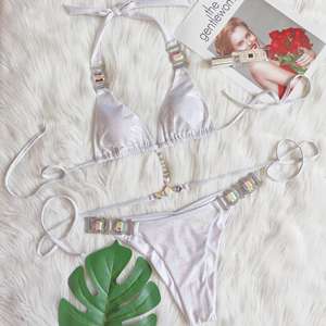 Nouveau Maillot <span class=keywords><strong>de</strong></span> <span class=keywords><strong>Bain</strong></span> Deux Pièces Style Européen et Américain 2026, Bikini Halter à Bretelles Uni Brillant avec Cristaux Diamantés Estampés à Chaud - Product Image 5