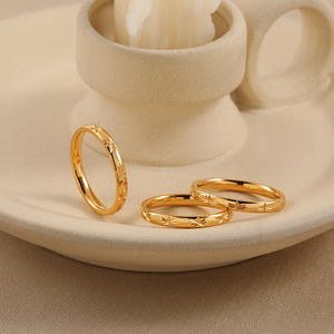 Bague de fiançailles en or 18 carats plaqué PVD avec gravure d'étoile, <span class=keywords><strong>bande</strong></span> fine, acier inoxydable non allergique, sans ternissement, <span class=keywords><strong>bande</strong></span> d'éternité <span class=keywords><strong>dorée</strong></span> - Product Image 1