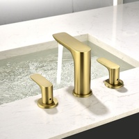 Robinet de salle de bain à trois trous avec poignées plates et bec verseur à aérateur en or brossé pour lavabo