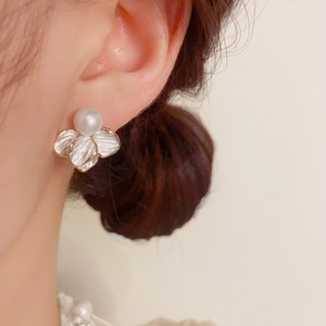 À la mode exquis polyvalent cuivre aiguille blanc mince enduit pétale perle boucles d'oreilles pour les femmes Unique à la mode Zircon - Product Image 2