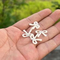 Petit nœud papillon brodé, sans colle, idéal pour les pinces à cheveux DIY, les accessoires capillaires et les accessoires vestimentaires.