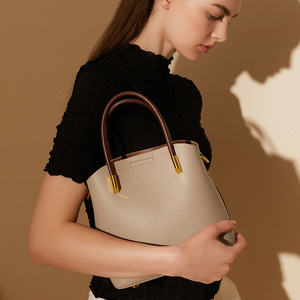 Bolsos de Hombro de Diseñador Grandes y Elegantes para Mujer, Precio al por Mayor, Bolso de Mano Personalizado con Dos Letras, Cadena de Cuero Genuino - Product Image 4