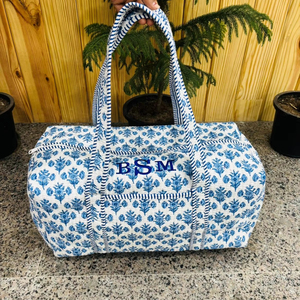 Bolsa de Viaje Grande de Lona Acolchada de Algodón Hecha a Mano con Diseño Estampado en Bloque, Bolsa de Mano para Mujer - Product Image 1