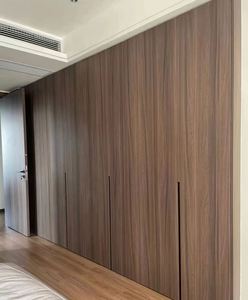 Armoire encastrée multicouche en bois massif avec design dissimulé, armoire en bois dissimulée - Product Image 1