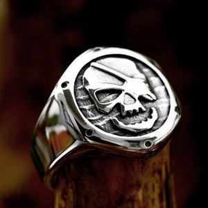 SS8-1266R Edelstahl Navigations <span class=keywords><strong>ring</strong></span> Schädel Piraten <span class=keywords><strong>ring</strong></span> Biker Punk Hochglanz Schmuck Für Männer Großhandel - Product Image 2