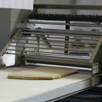 Machine à pâte feuilletée à épaisseur uniforme, laminoir à pâte automatique pour la fabrication de croissants et de pâtisseries danoises en boulangerie