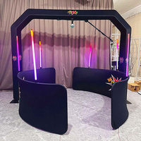 Borne vidéo selfie rotative suspendue 360° pour location de mariage, avec lumières LED bleues et tube LED vertical à mouvement lent, pour événements et fêtes