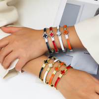 Vente en gros Nouveau bracelet en acier inoxydable doré 18 carats exquis Bracelet design simple tendance Bracelet vintage goutte à goutte pour femme