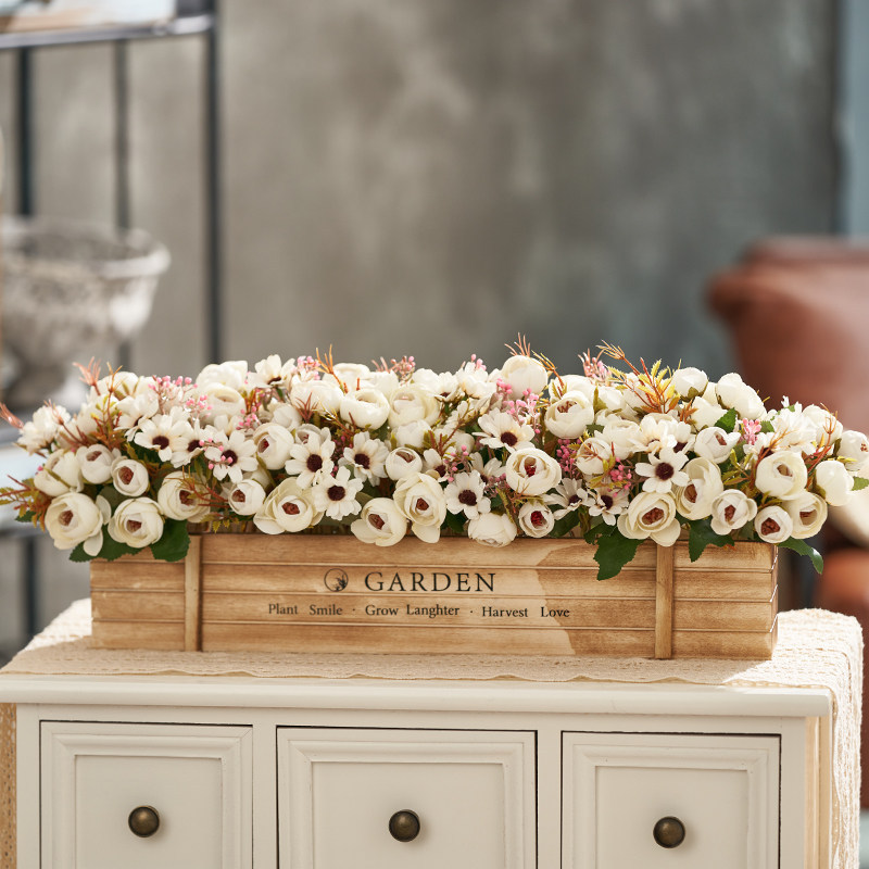Coffret long en bois de 50 cm avec roses blanches