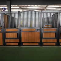 Écurie modulaire pour chevaux, préfabriquée, en acier galvanisé, avec toit extérieur, durable et résistante à la corrosion