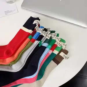 Coréen Automne Tendance Lettres Tissu Étiquette Coloré Bas Coton Tricoté Mode Sport Femmes Tube Chaussettes