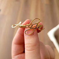 Broche Haute Couture personnalisée avec nom anglais, épingle de sûreté en acier inoxydable, design ajouré polyvalent