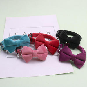 Collier pour chat avec nœud <span class=keywords><strong>papillon</strong></span> de luxe en velours suédé confortable et tendance, avec clochette - Product Image 1
