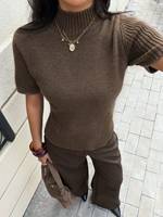 Pull tricoté côtelé à manches courtes et col montant pour femme, coupe ajustée, couleur unie, respirant, style décontracté printemps-automne