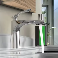 Robinets de lavabo en acier inoxydable au design moderne Robinets de salle de bain à bas prix Robinet de lavabo en céramique à eau froide mélangée