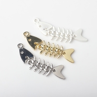 Haute popularité poisson os forme pendentif personnalisé mer Animal en alliage de Zinc charme pour les filles bijoux à bricoler soi-même résultats et composants
