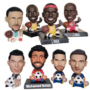 Statuetta <span class=keywords><strong>Bobble</strong></span> <span class=keywords><strong>Head</strong></span> Personalizzata di Stelle del Basket e del Calcio, Kobe Curry Jordan James, Figurina in PVC per Auto CE - Product Image 1